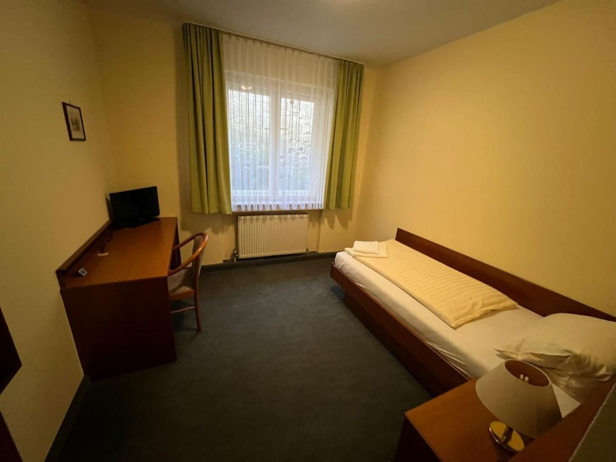 Hotel-Gasthof Postbraeu Dingolfing Exterior photo